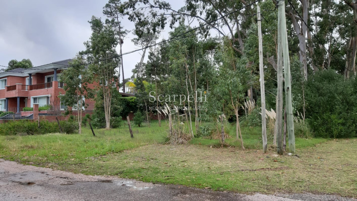 Terreno ID.10545 - Oportunidad Terreno en Parada 8 de La Mansa inserto en Vecindario de Gran Categoría