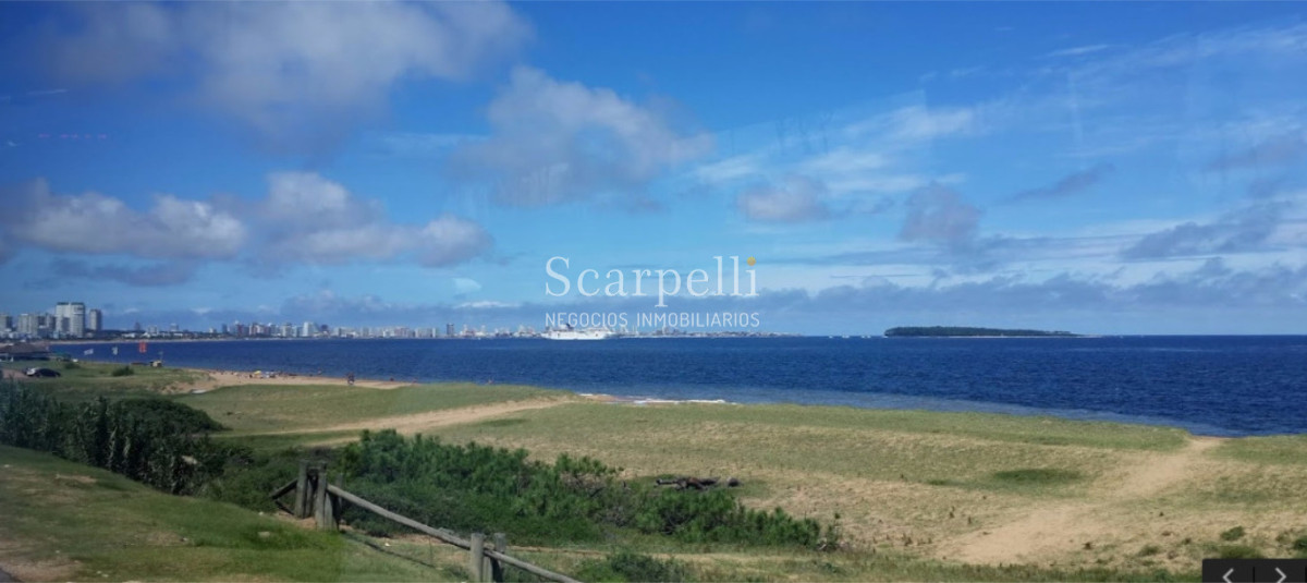 Terreno ID.12860 - Parada 34 Playa Mansa con frente a Cno. a la Laguna 12.800 m2 con salida a 3 calles y a 100 mts. de la Rambla.-