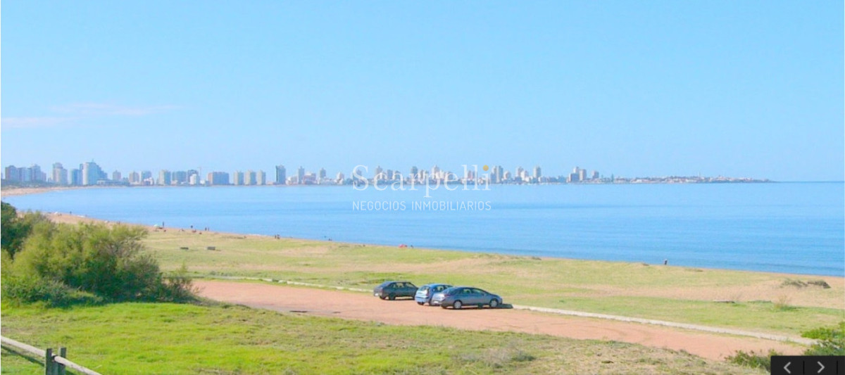 Terreno ID.12860 - Parada 34 Playa Mansa con frente a Cno. a la Laguna 12.800 m2 con salida a 3 calles y a 100 mts. de la Rambla.-