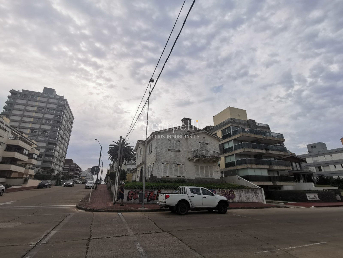 Terreno ID.23971 - Atención Inversores/Desarrolladores: En Plena Península: Padrón esquina a  muy pocos mts. de la Brava y El Emir : + 800 m2 con vista al Mar