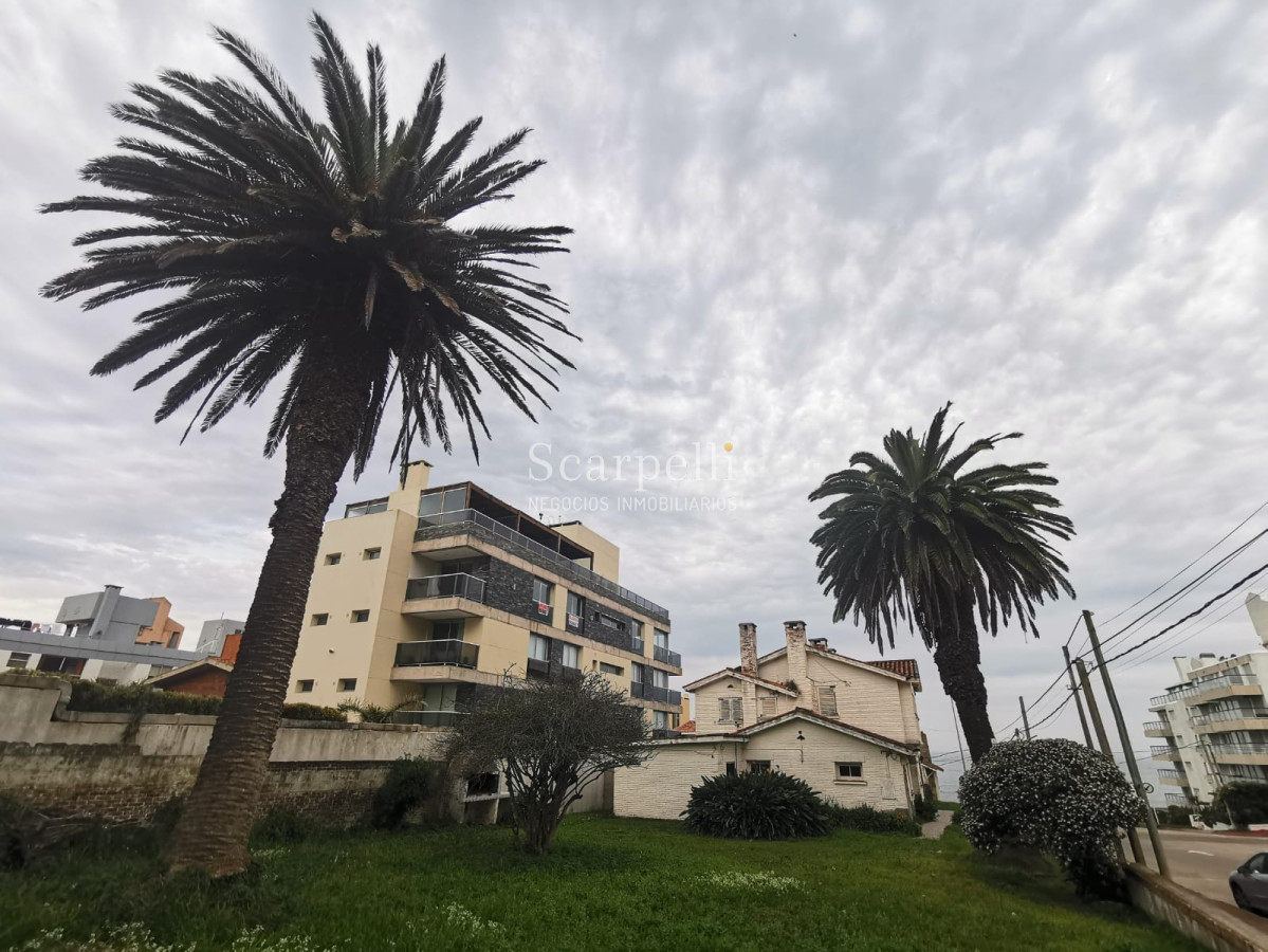 Terreno ID.23971 - Atención Inversores/Desarrolladores: En Plena Península: Padrón esquina a  muy pocos mts. de la Brava y El Emir : + 800 m2 con vista al Mar