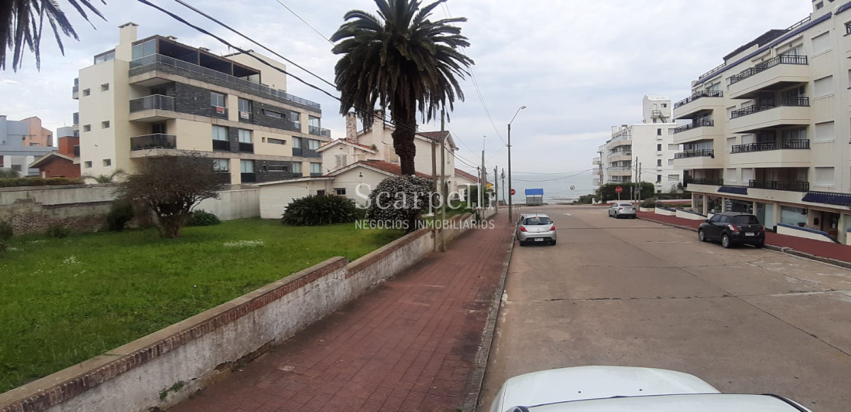 Terreno ID.23971 - Atención Inversores/Desarrolladores: En Plena Península: Padrón esquina a  muy pocos mts. de la Brava y El Emir : + 800 m2 con vista al Mar