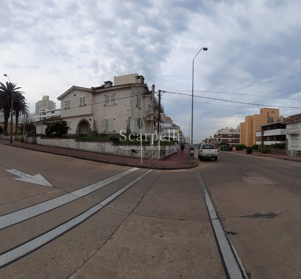 Terreno ID.23971 - Atención Inversores/Desarrolladores: En Plena Península: Padrón esquina a  muy pocos mts. de la Brava y El Emir : + 800 m2 con vista al Mar