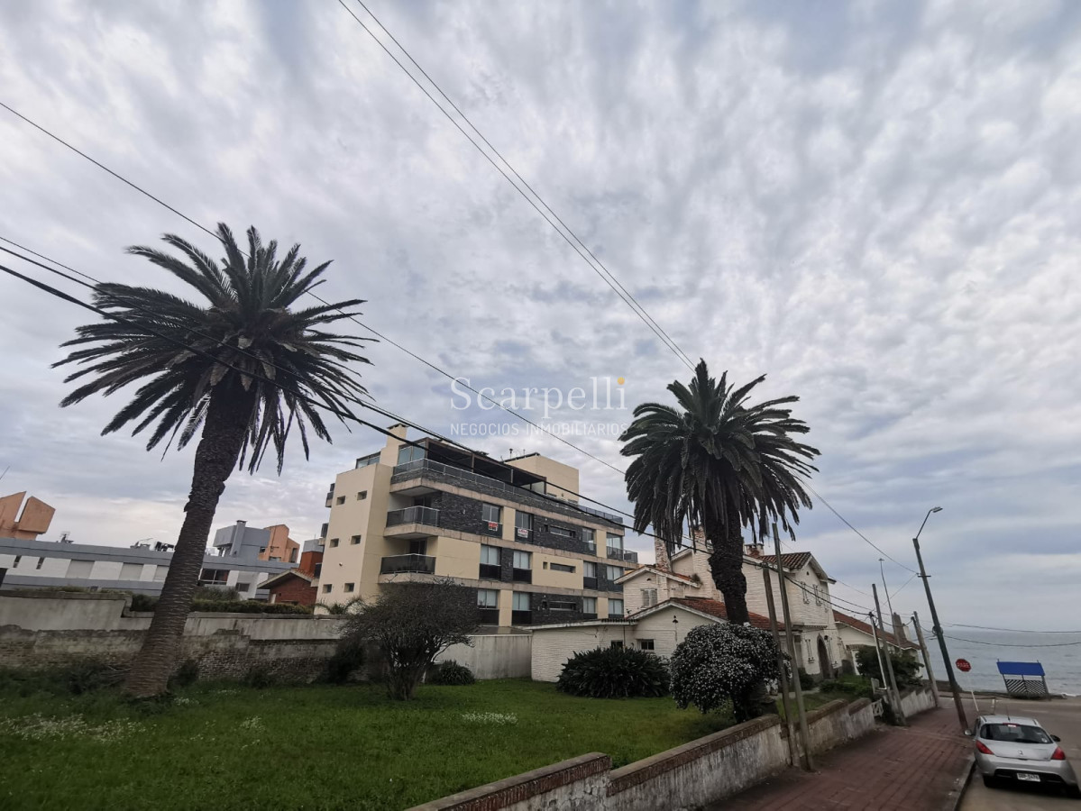 Terreno ID.23971 - Atención Inversores/Desarrolladores: En Plena Península: Padrón esquina a  muy pocos mts. de la Brava y El Emir : + 800 m2 con vista al Mar
