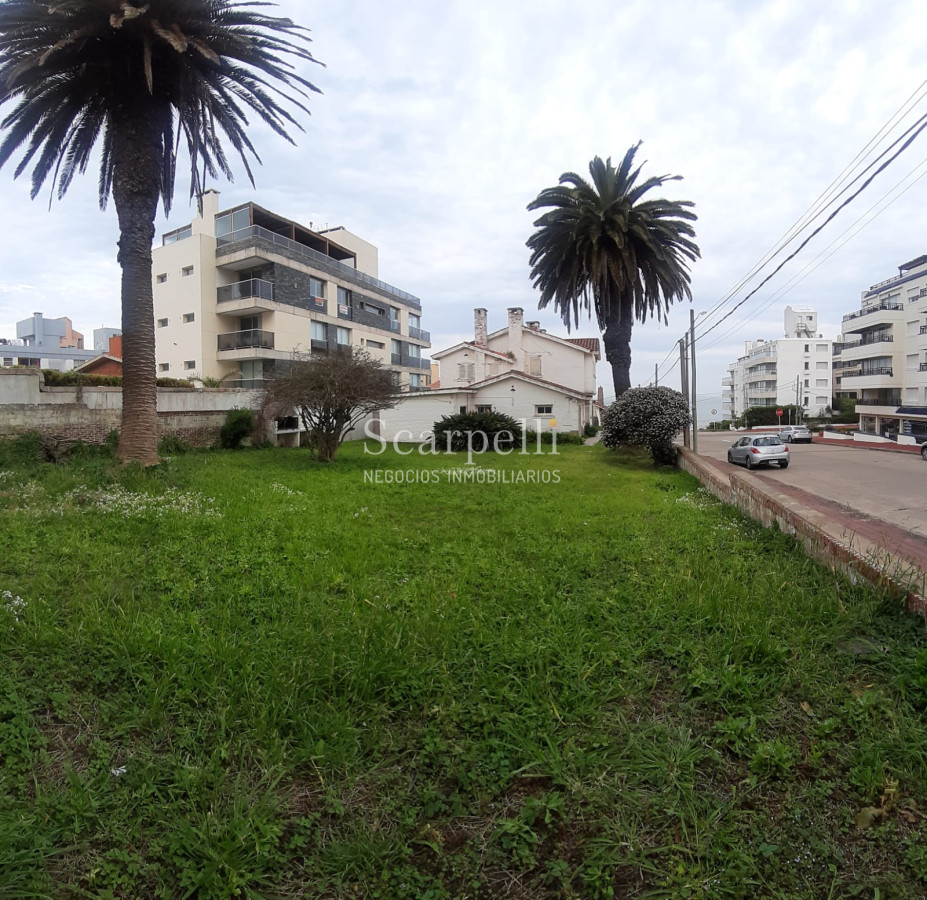 Terreno ID.23971 - Atención Inversores/Desarrolladores: En Plena Península: Padrón esquina a  muy pocos mts. de la Brava y El Emir : + 800 m2 con vista al Mar