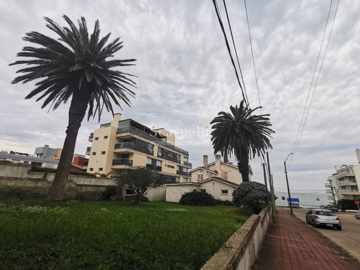 Terreno ID.23971 - Atención Inversores/Desarrolladores: En Plena Península: Padrón esquina a  muy pocos mts. de la Brava y El Emir : + 800 m2 con vista al Mar