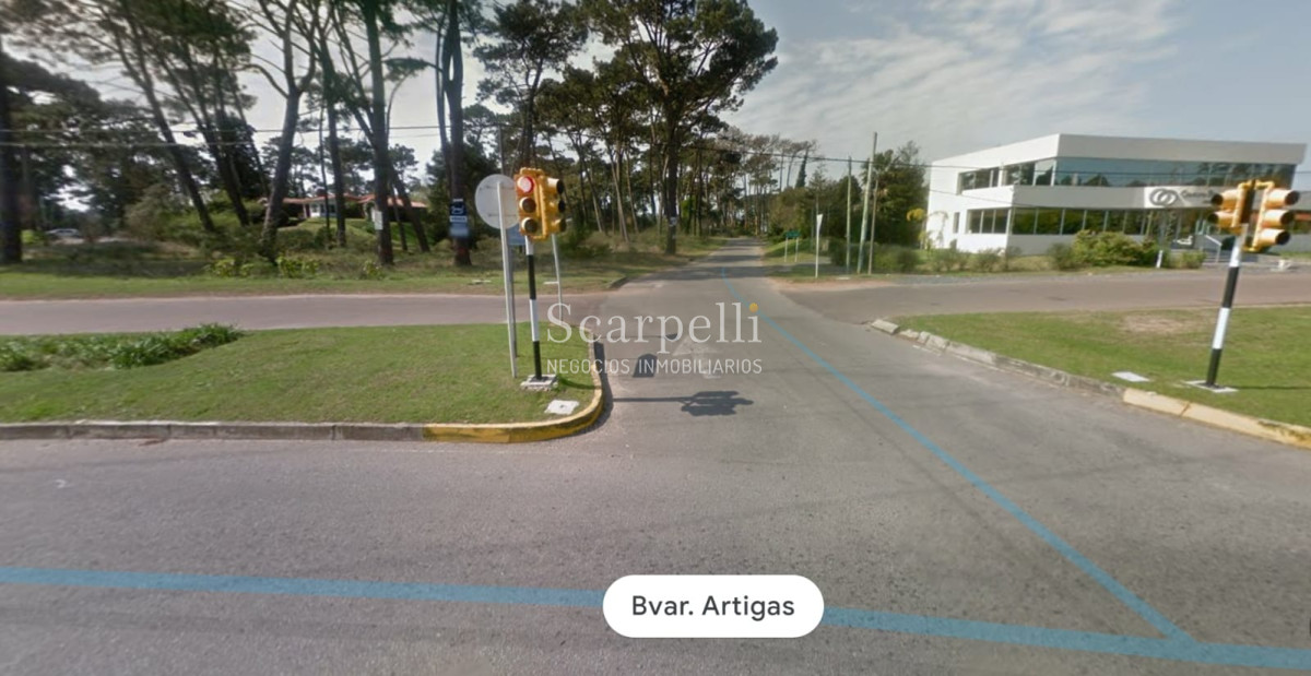 Terreno ID.28439 - 3 Interesantes Opciones de Terrenos muy bien Ubicados en Punta del Este: 31 Mansa, Jardines de Córdoba & Golf.-