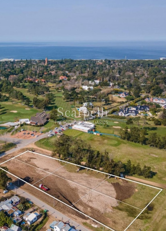 Terreno ID.40012 - Sensacional Terreno frente al Club de Golf de Punta del Este Ideal Barrio Privado, Clínicas, Insitutos, Centro Comercial, etc...