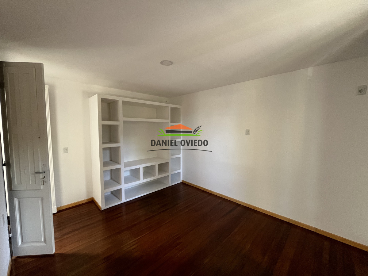 Apartamento ID.198 - Apartamento en venta de 4 dormitorios en Gral. Flores impecable estado.