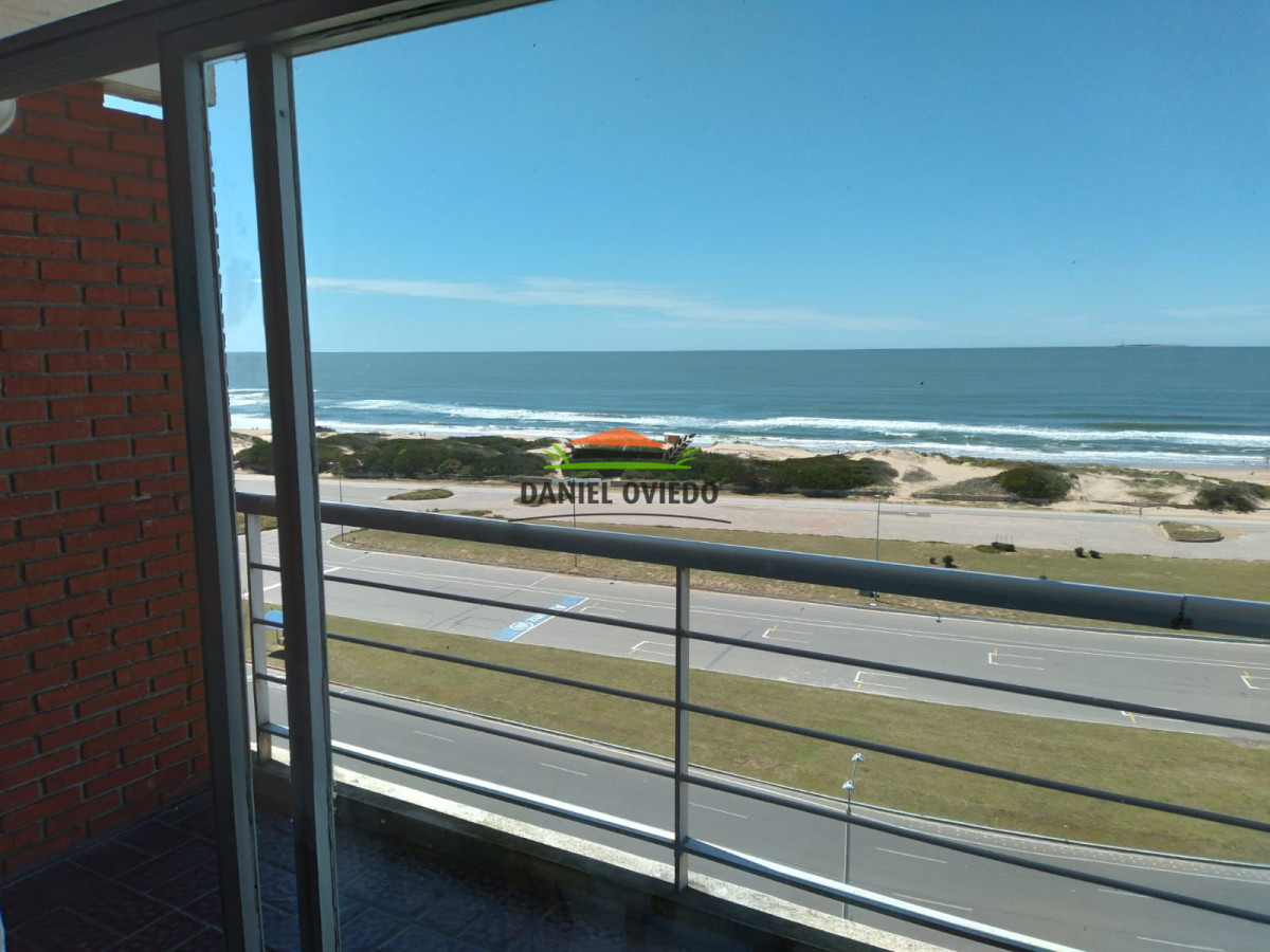Apartamento ID.236 - Apartamento en venta con vista franca al mar, parada 1 Brava.