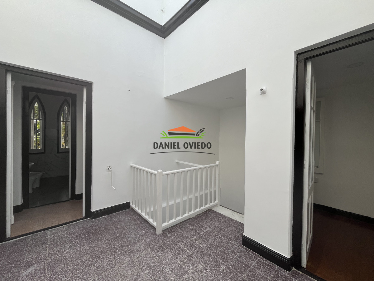 Apartamento ID.198 - Apartamento en venta de 4 dormitorios en Gral. Flores impecable estado.