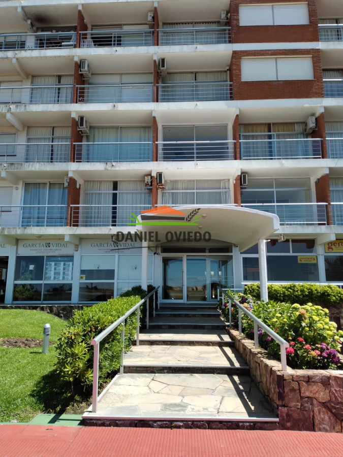 Apartamento ID.236 - Apartamento en venta con vista franca al mar, parada 1 Brava.