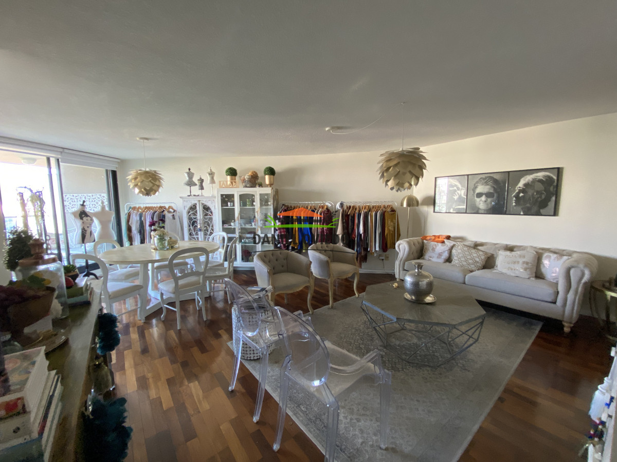 Apartamento ID.199 - Se alquila hermoso apartamento en Torre Sabato, Pocitos.