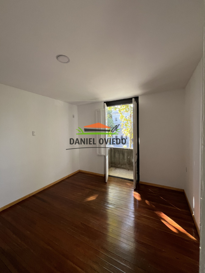 Apartamento ID.198 - Apartamento en venta de 4 dormitorios en Gral. Flores impecable estado.