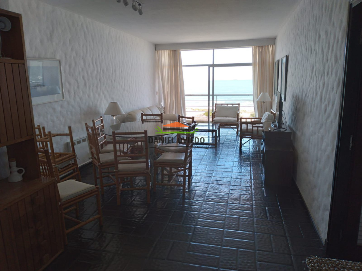 Apartamento ID.236 - Apartamento en venta con vista franca al mar, parada 1 Brava.