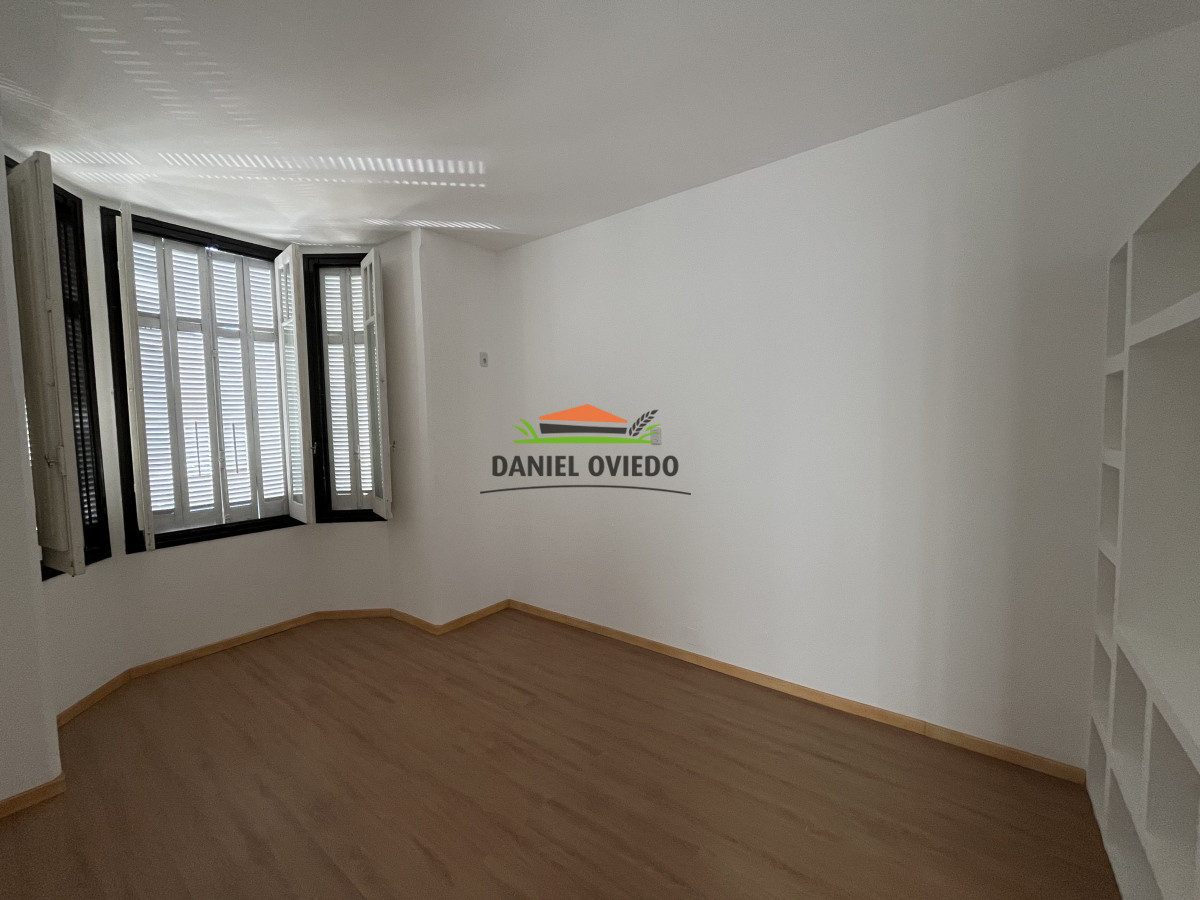 Apartamento ID.198 - Apartamento en venta de 4 dormitorios en Gral. Flores impecable estado.