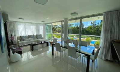 Excelente y lujoso apartamento en venta en Punta del Este.
