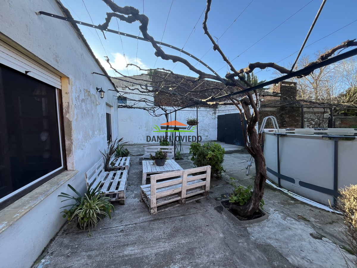 Casa ID.130 - Casa en venta con aptitud comercial en el centro de Nueva Helvecia.