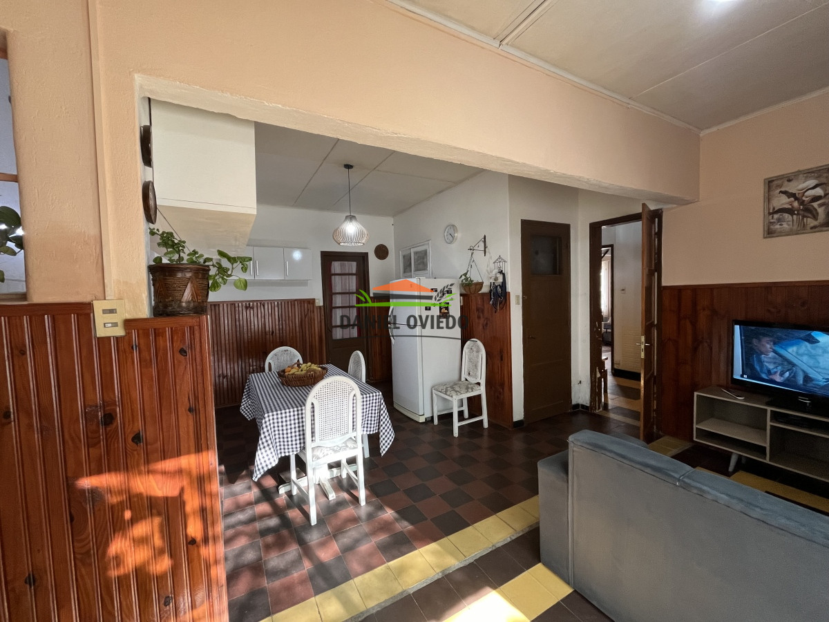 Casa ID.130 - Casa en venta con aptitud comercial en el centro de Nueva Helvecia.