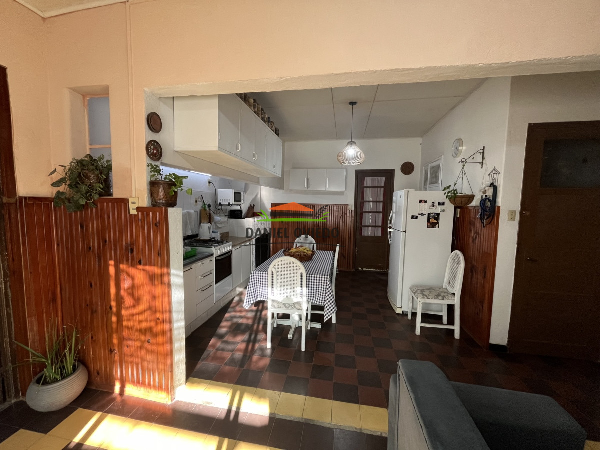 Casa ID.130 - Casa en venta con aptitud comercial en el centro de Nueva Helvecia.