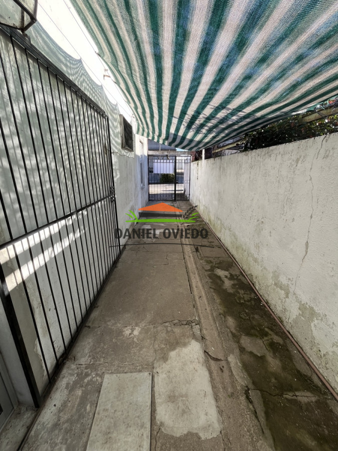 Casa ID.130 - Casa en venta con aptitud comercial en el centro de Nueva Helvecia.