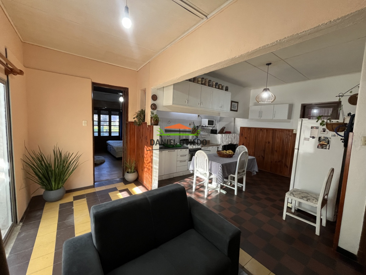 Casa ID.130 - Casa en venta con aptitud comercial en el centro de Nueva Helvecia.