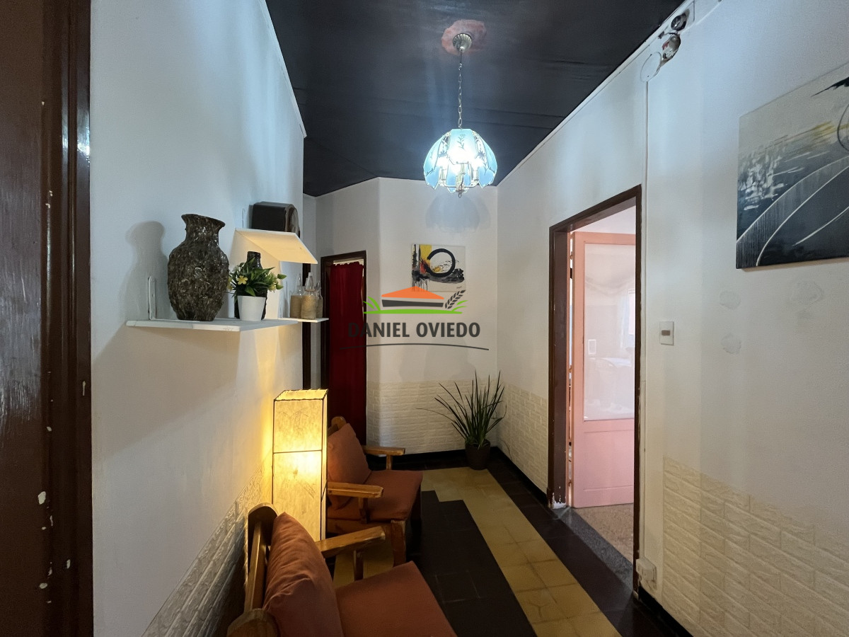 Casa ID.130 - Casa en venta con aptitud comercial en el centro de Nueva Helvecia.