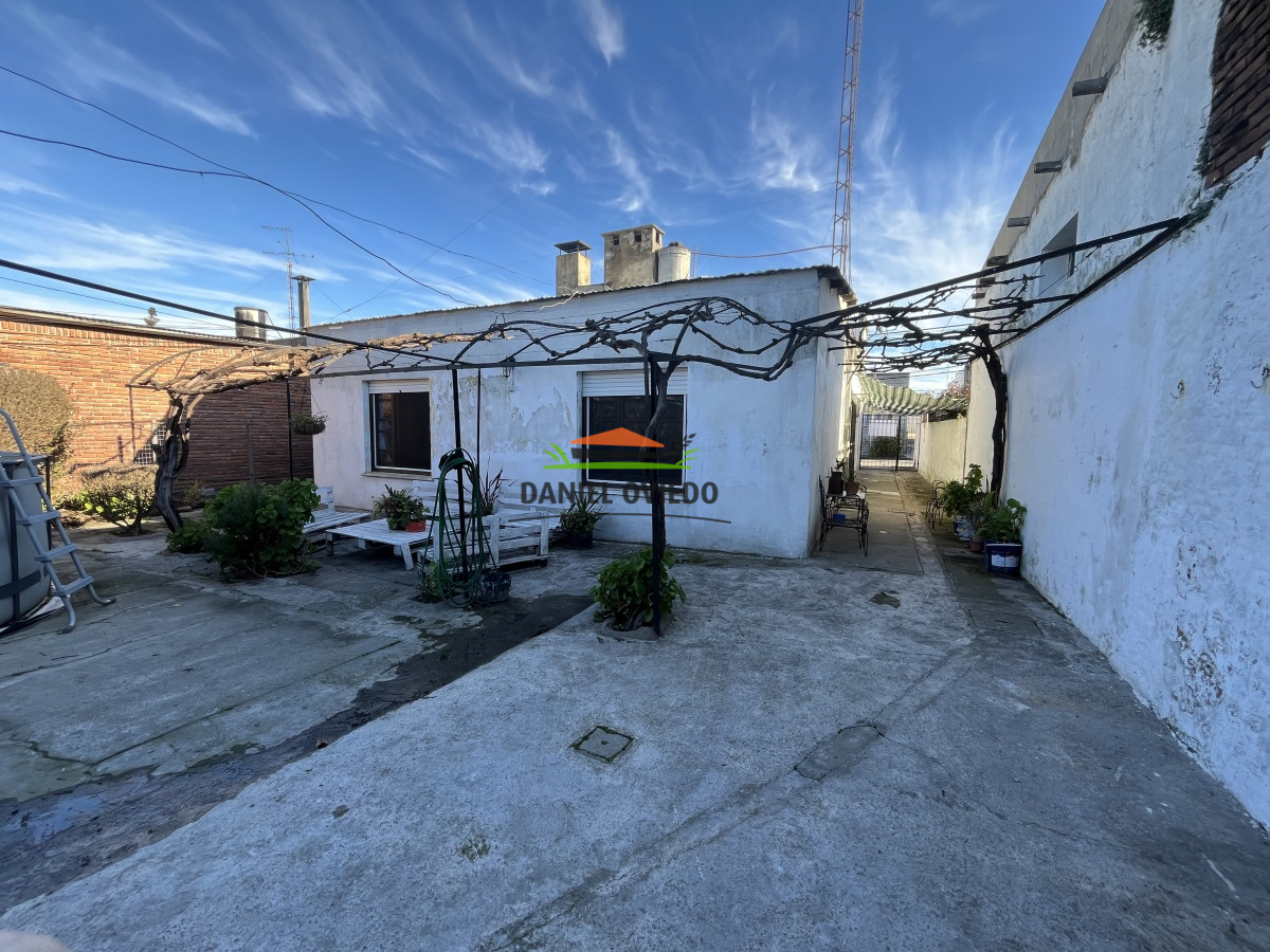 Casa ID.130 - Casa en venta con aptitud comercial en el centro de Nueva Helvecia.