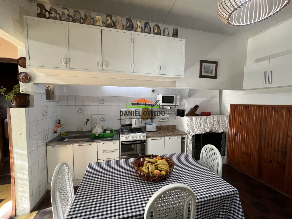 Casa ID.130 - Casa en venta con aptitud comercial en el centro de Nueva Helvecia.