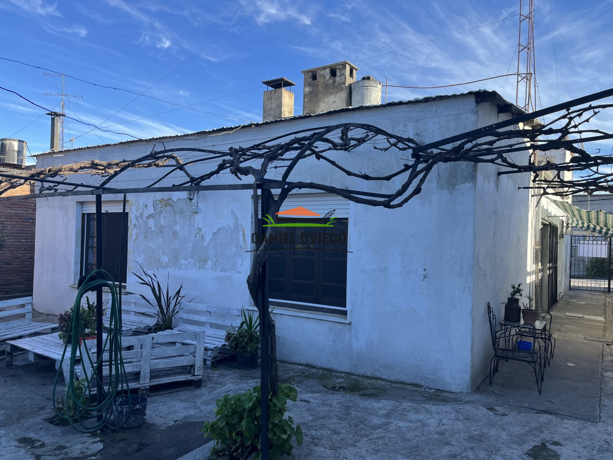 Casa ID.130 - Casa en venta con aptitud comercial en el centro de Nueva Helvecia.