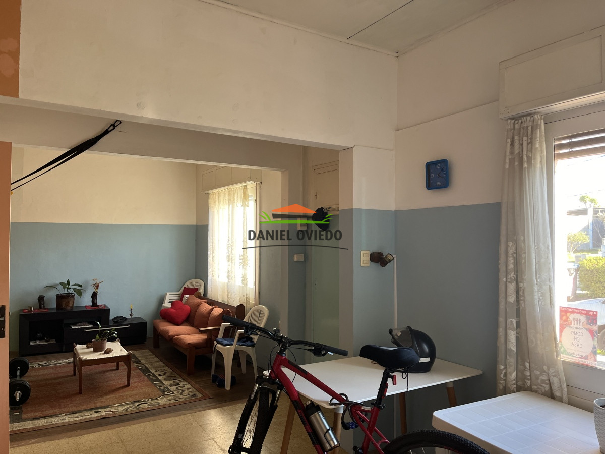 Casa ID.130 - Casa en venta con aptitud comercial en el centro de Nueva Helvecia.