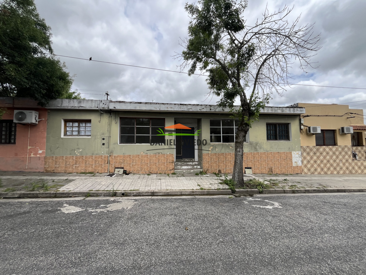 Casa ID.168 - Casa en venta a reciclar en buen estado de construcción, en Nueva Helvecia.