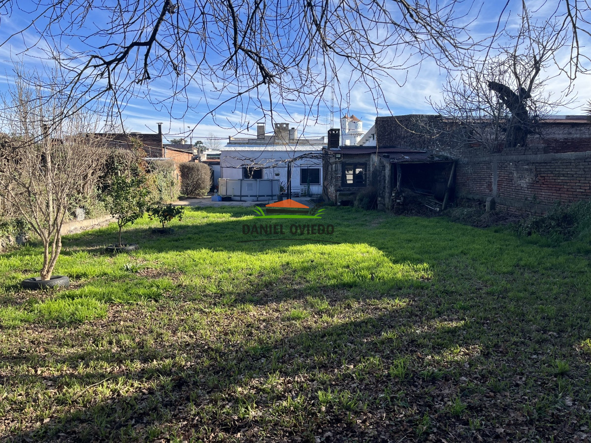 Casa ID.130 - Casa en venta con aptitud comercial en el centro de Nueva Helvecia.