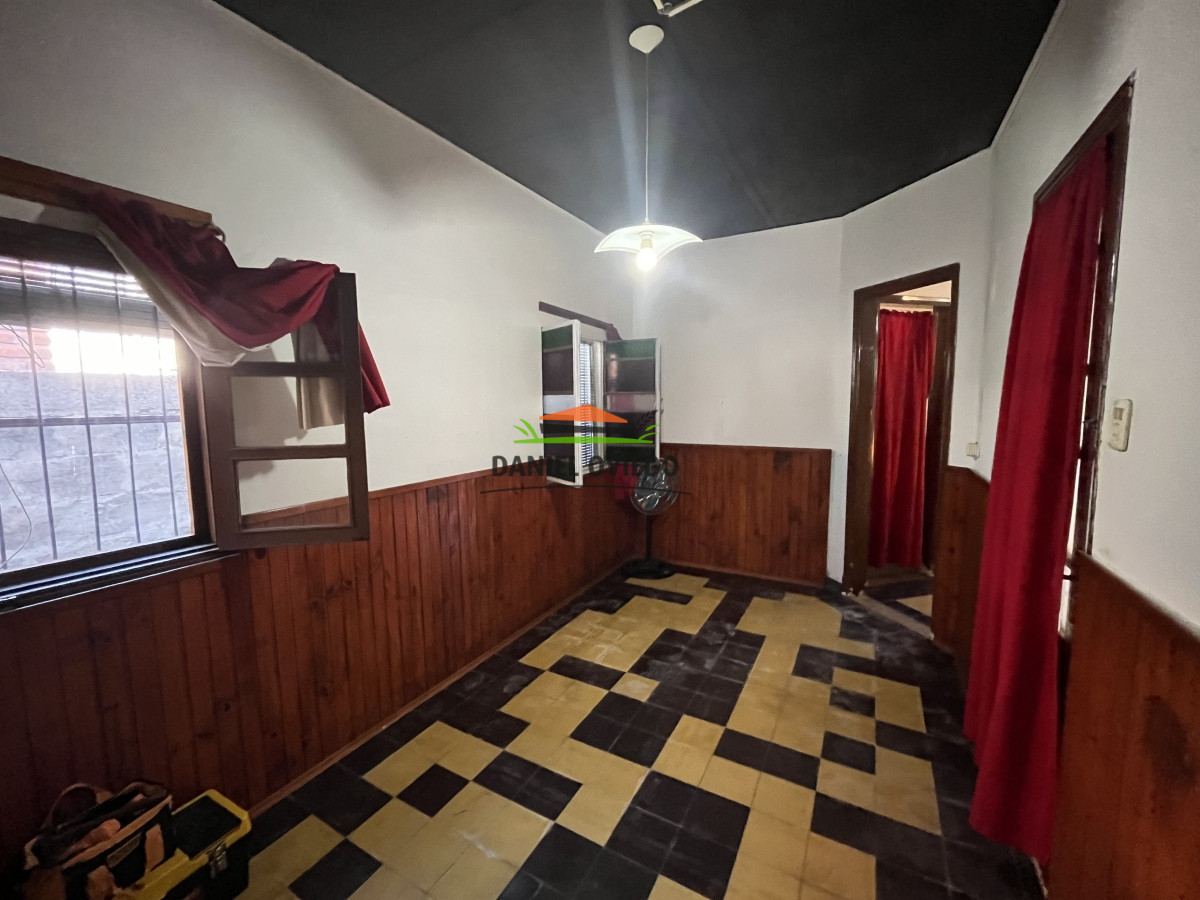 Casa ID.130 - Casa en venta con aptitud comercial en el centro de Nueva Helvecia.