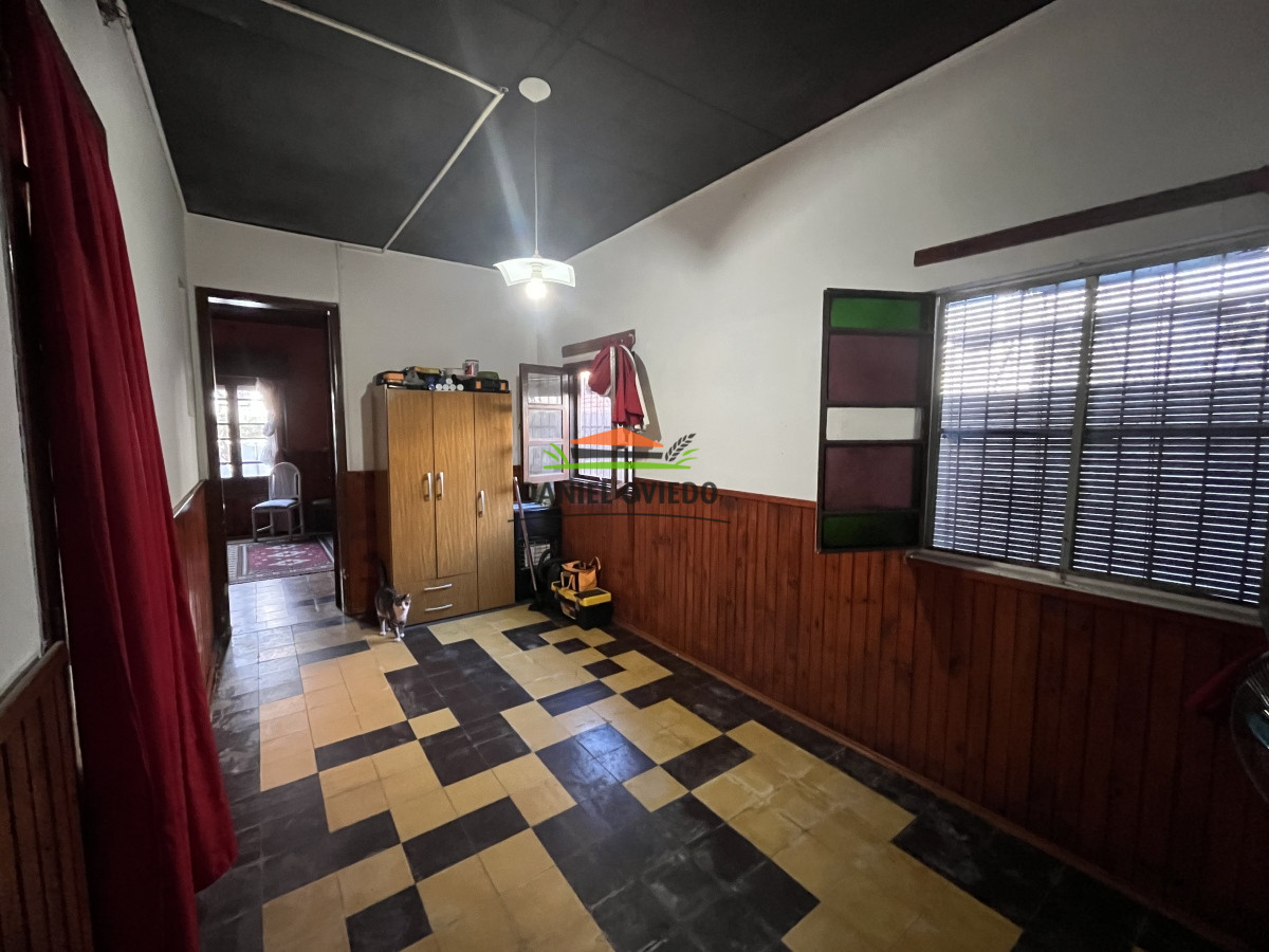 Casa ID.130 - Casa en venta con aptitud comercial en el centro de Nueva Helvecia.