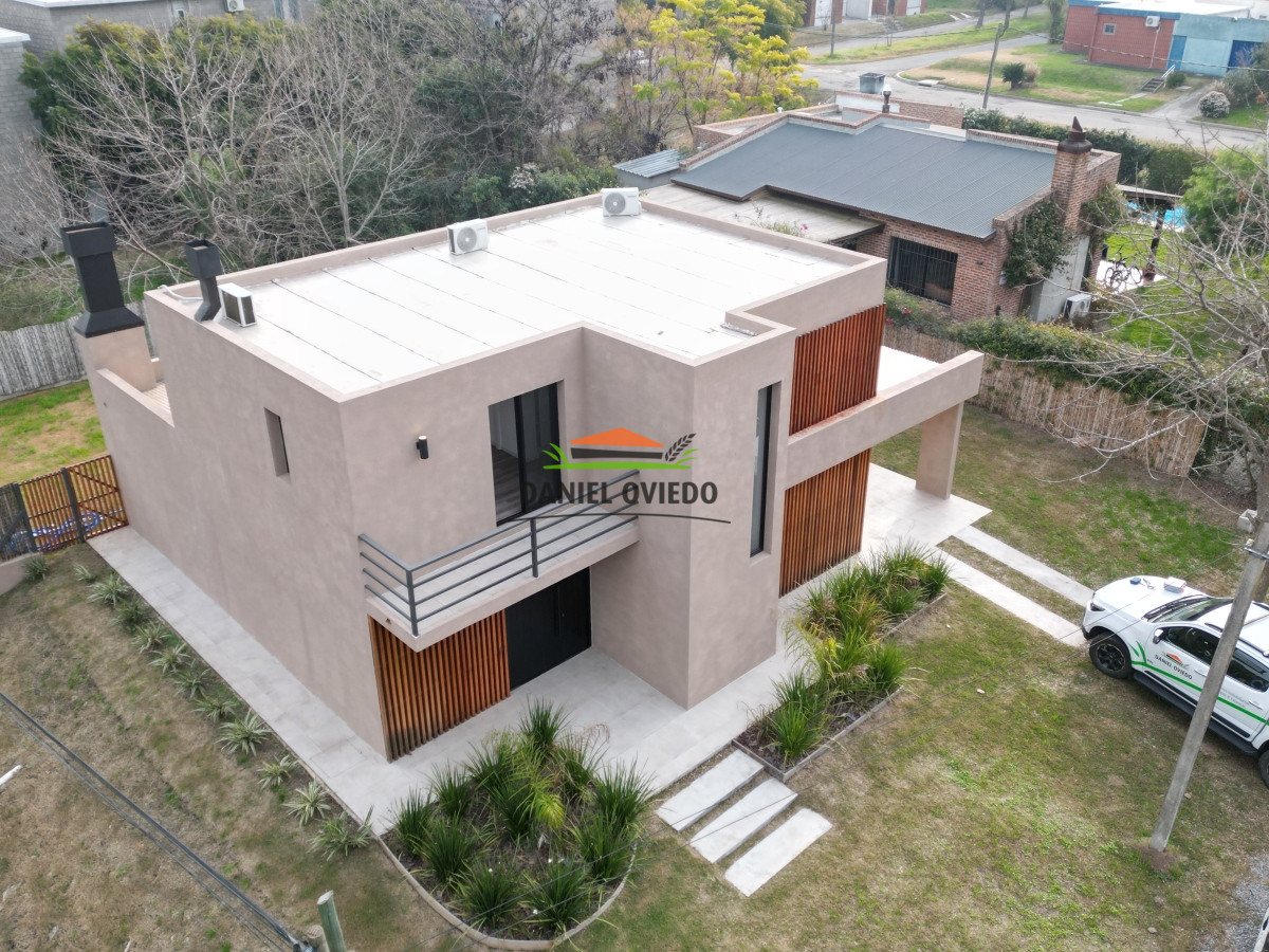 Casa ID.2/Excelente-casa-de-2-plantas-en-venta-en-zona-Balnearia-de-Colonia. - Excelente casa de 2 plantas en venta en zona Balnearia de Colonia.