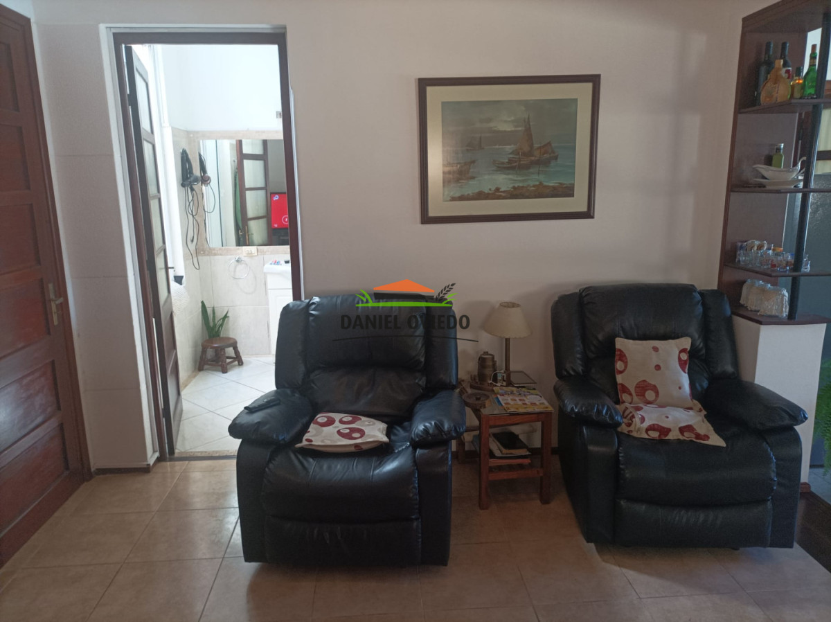 Casa ID.388/Casa-en-venta-a-metros-de-19-de-Abril-de-4-dormitorios-con-piscina-y-barbacoa - Casa en venta a metros de 19 de Abril de 4 dormitorios con piscina y barbacoa