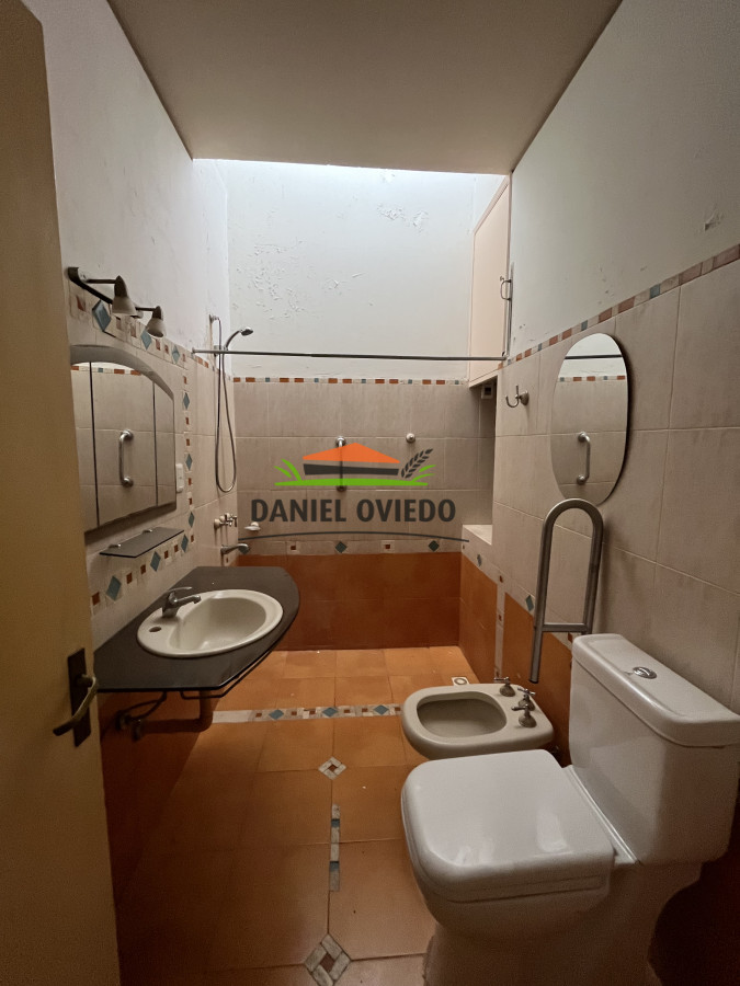 Casa ID.257/Amplia-casa-ubicada-en-el-centro-en-calle-Zorrilla-en-venta. - Amplia casa ubicada en el centro en calle Zorrilla en venta. 