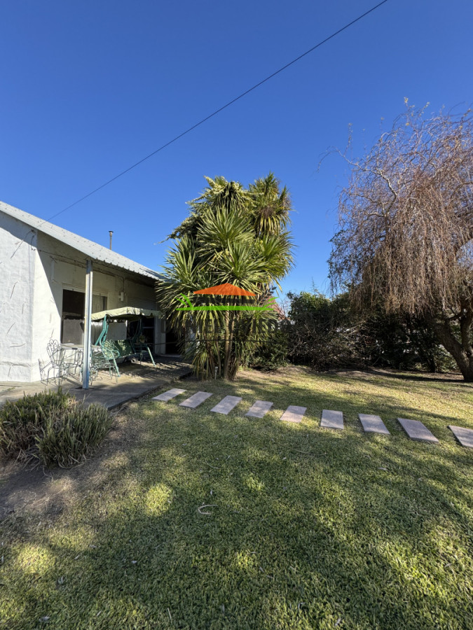 Casa ID.393/Casa-de-2-plantas-a-solo-2-cuadras-de-la-playa-en-Balneario-Los-Pinos-II-|-3-dormitorios-y-amplio-terreno - Casa de 2 plantas a solo 2 cuadras de la playa en Balneario Los Pinos II | 3 dormitorios y amplio terreno