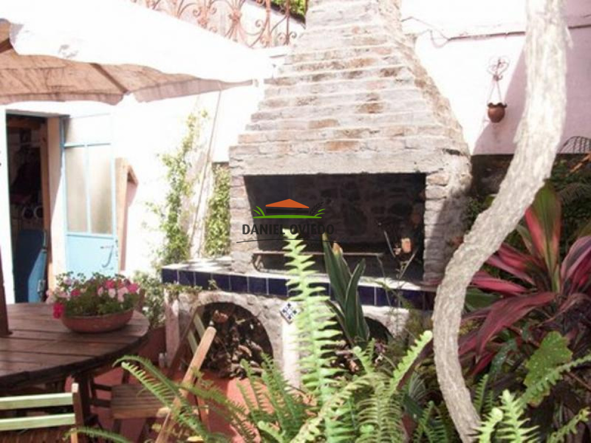 Casa ID.87/Casa-en-esquina-en-venta-en-Barrio-Histórico,-Colonia. - Casa en esquina en venta en Barrio Histórico, Colonia.