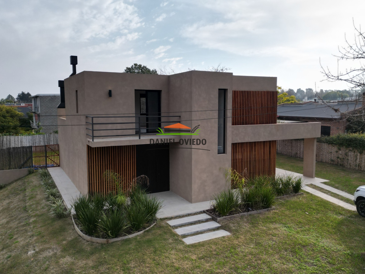 Casa ID.2/Excelente-casa-de-2-plantas-en-venta-en-zona-Balnearia-de-Colonia. - Excelente casa de 2 plantas en venta en zona Balnearia de Colonia.