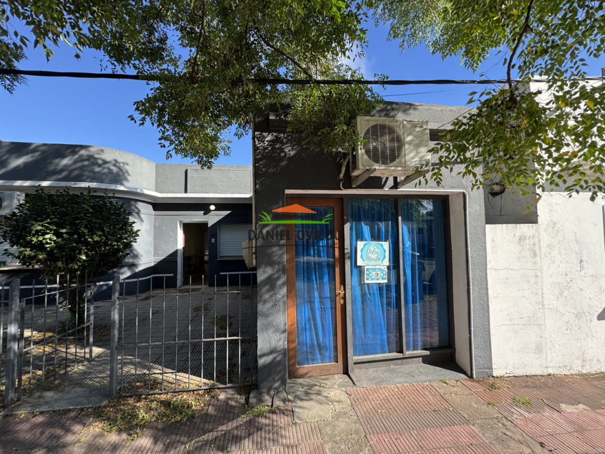 Casa ID.356/Casa-céntrica-de-2-dormitorios-con-garage-en-Nueva-Helvecia---Excelente-ubicación - Casa céntrica de 2 dormitorios con garage en Nueva Helvecia - Excelente ubicación