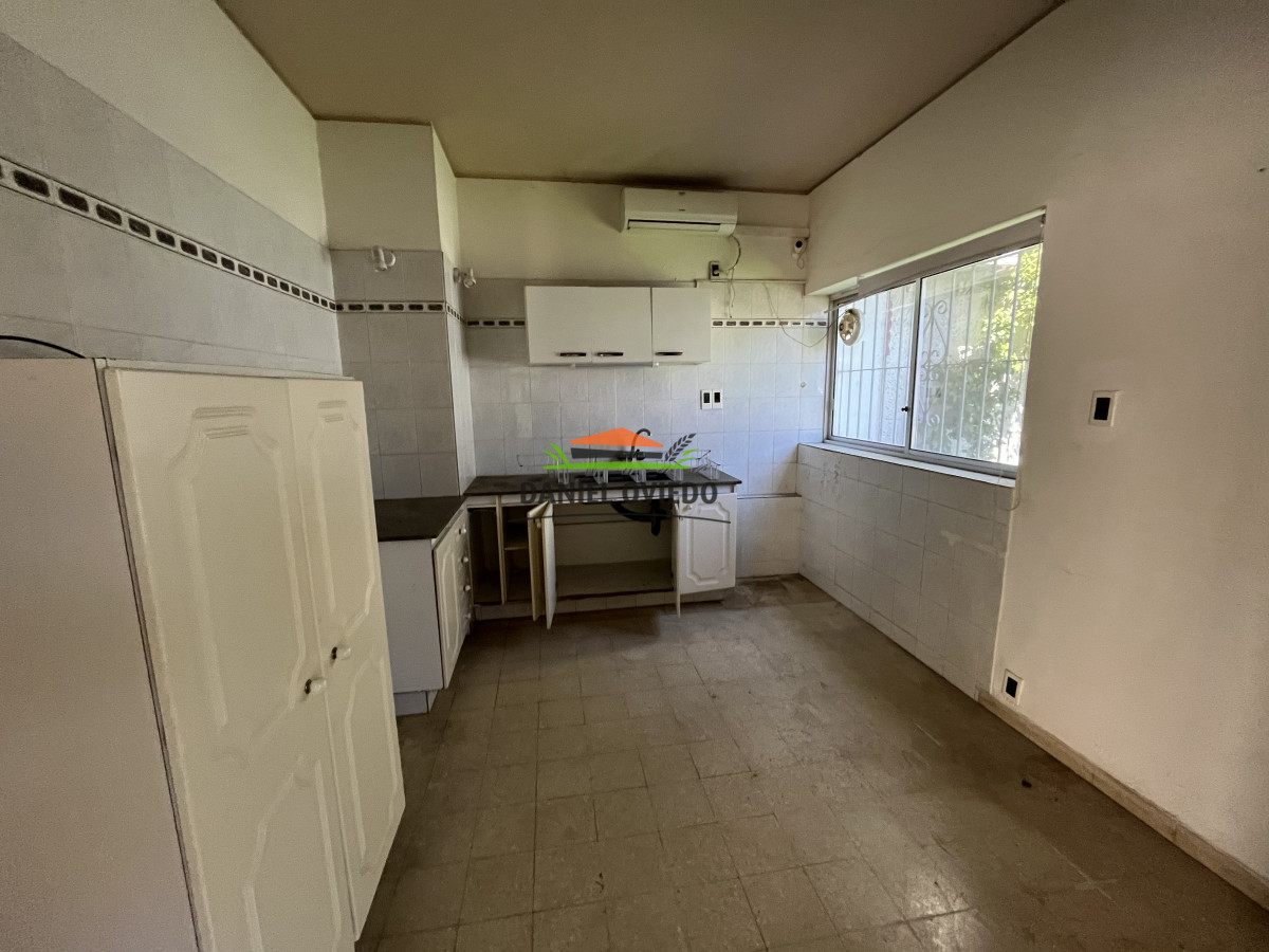 Casa ID.257/Amplia-casa-ubicada-en-el-centro-en-calle-Zorrilla-en-venta. - Amplia casa ubicada en el centro en calle Zorrilla en venta. 