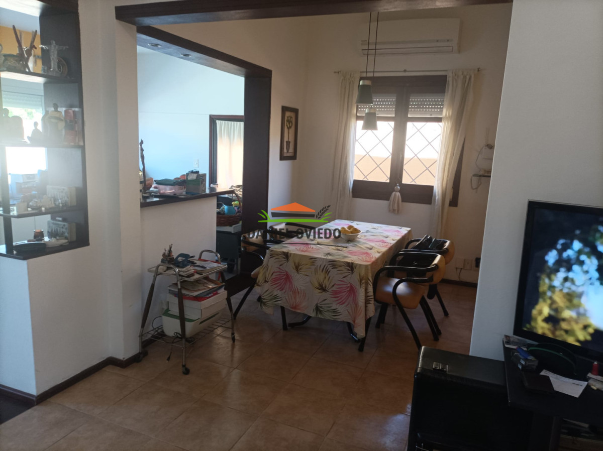 Casa ID.388/Casa-en-venta-a-metros-de-19-de-Abril-de-4-dormitorios-con-piscina-y-barbacoa - Casa en venta a metros de 19 de Abril de 4 dormitorios con piscina y barbacoa
