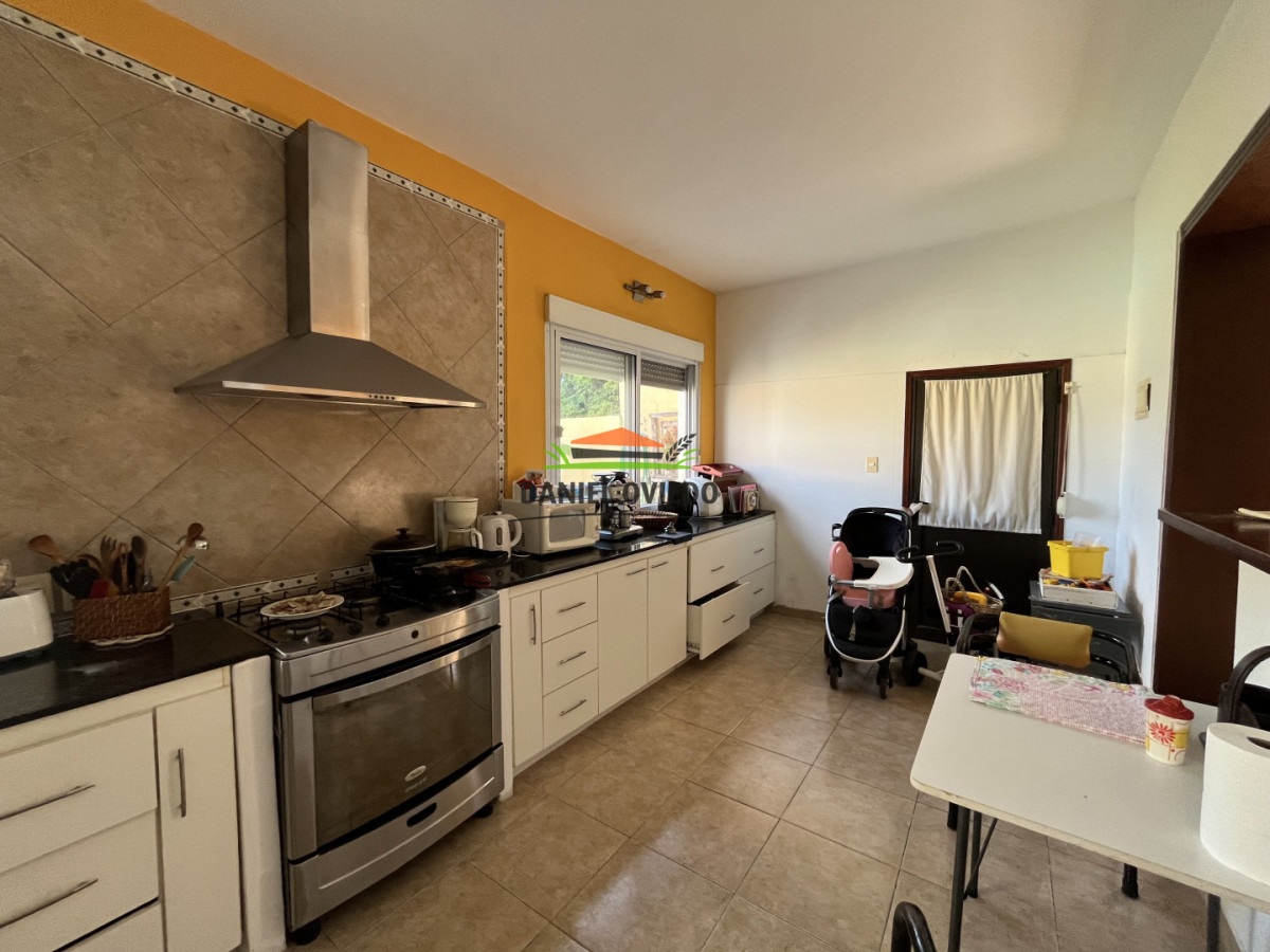 Casa ID.388/Casa-en-venta-a-metros-de-19-de-Abril-de-4-dormitorios-con-piscina-y-barbacoa - Casa en venta a metros de 19 de Abril de 4 dormitorios con piscina y barbacoa