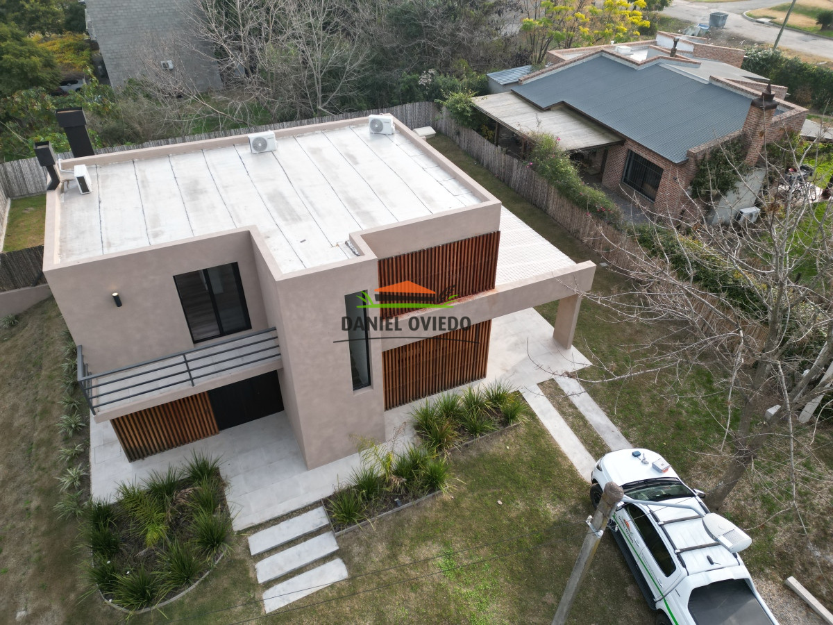 Casa ID.2/Excelente-casa-de-2-plantas-en-venta-en-zona-Balnearia-de-Colonia. - Excelente casa de 2 plantas en venta en zona Balnearia de Colonia.