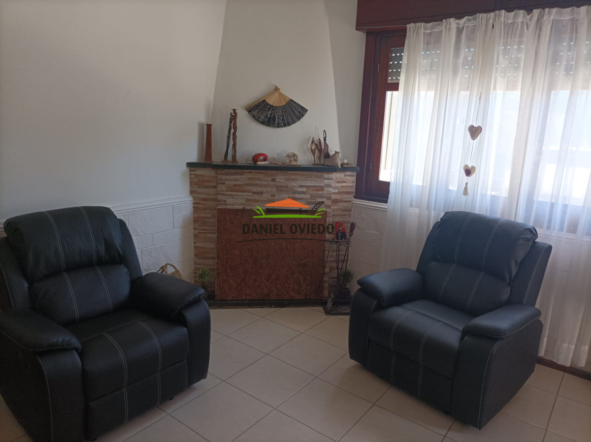 Casa ID.388/Casa-en-venta-a-metros-de-19-de-Abril-de-4-dormitorios-con-piscina-y-barbacoa - Casa en venta a metros de 19 de Abril de 4 dormitorios con piscina y barbacoa