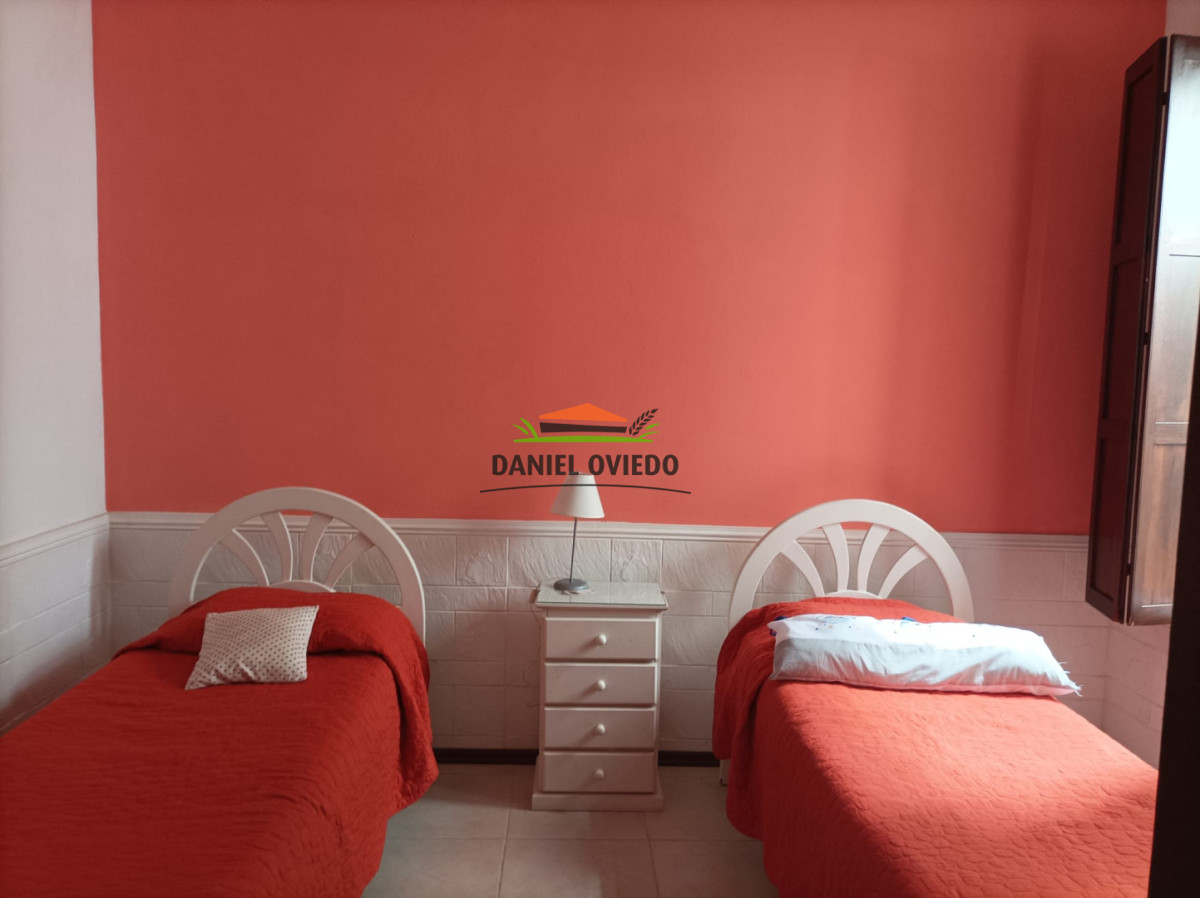 Casa ID.388/Casa-en-venta-a-metros-de-19-de-Abril-de-4-dormitorios-con-piscina-y-barbacoa - Casa en venta a metros de 19 de Abril de 4 dormitorios con piscina y barbacoa