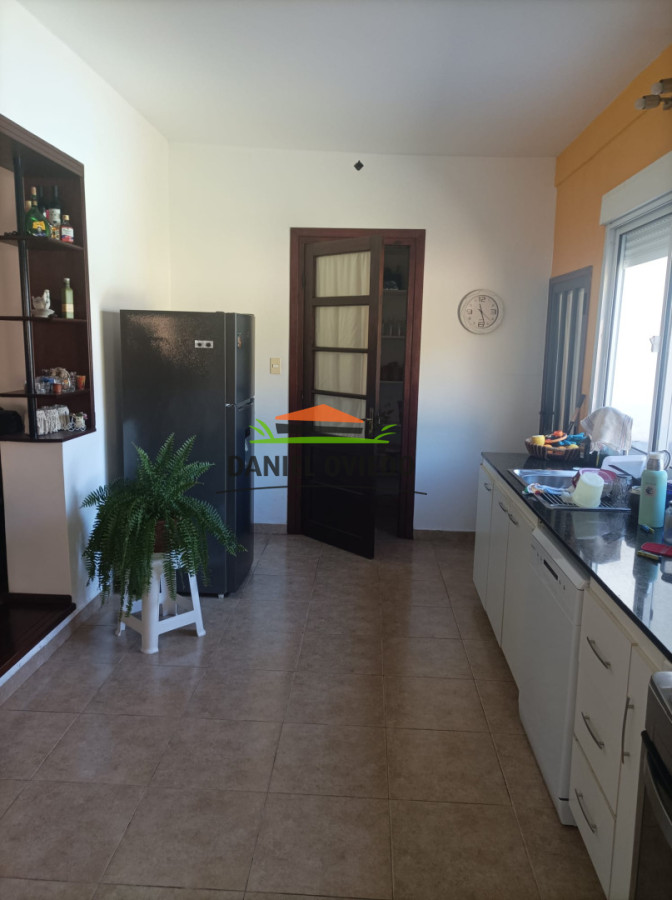 Casa ID.388/Casa-en-venta-a-metros-de-19-de-Abril-de-4-dormitorios-con-piscina-y-barbacoa - Casa en venta a metros de 19 de Abril de 4 dormitorios con piscina y barbacoa