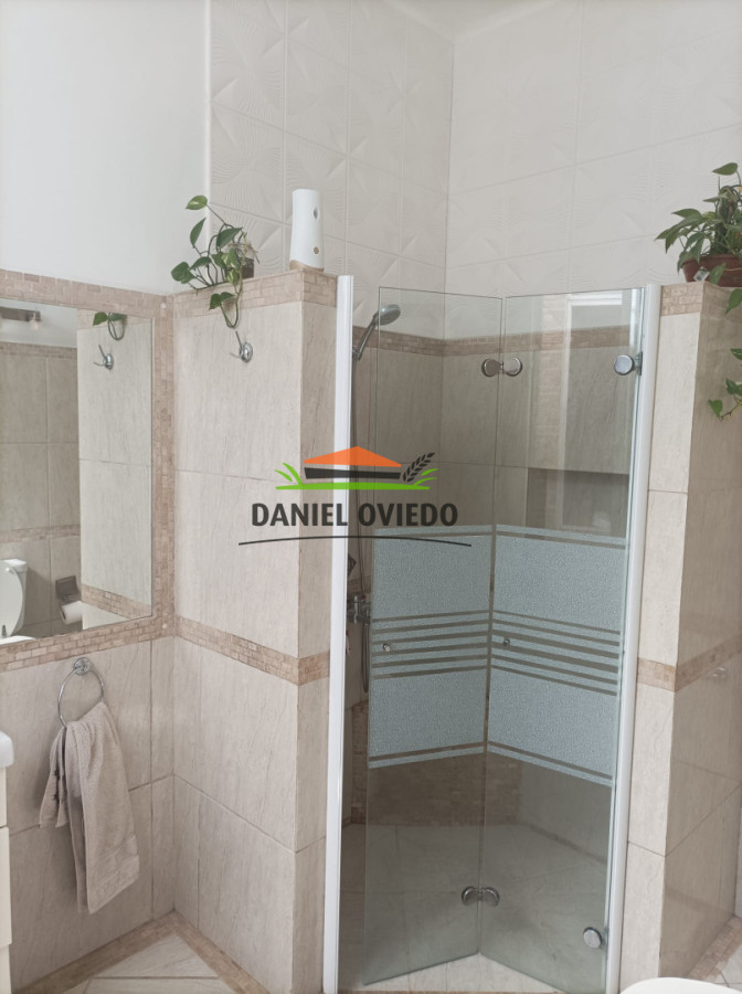 Casa ID.388/Casa-en-venta-a-metros-de-19-de-Abril-de-4-dormitorios-con-piscina-y-barbacoa - Casa en venta a metros de 19 de Abril de 4 dormitorios con piscina y barbacoa